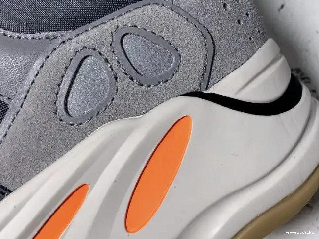 'Magnet' Boost Yeezy 700 FV9922 Adidas v2 0503
